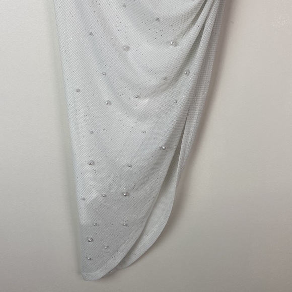 ✨3/$25✨ SHEIN Asymmetrical Sparkling White Skirt - 4 - Picture 5 of 10